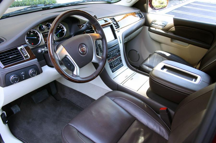  Cadillac Escalade Platinum Hybrid 2011 года  (фото 41 из 60)